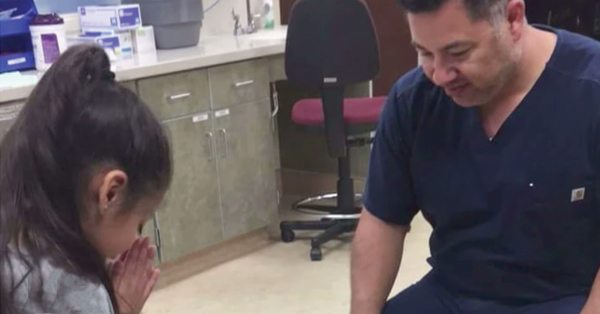 8-Year-Old Spots Table Of Officers At Local Restaurant, Walks Over And Offers To Pray For Them