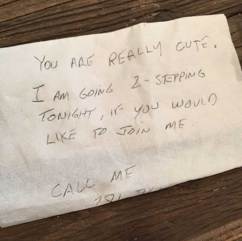 Married Woman Is Confused After Finding Flirty Note On Car… Then She Spots Something Strangely Familiar