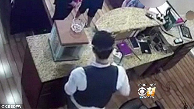 Syrian Refugee Works In Jewelry Store, Refuses To Buy Necklace From Struggling Mother
