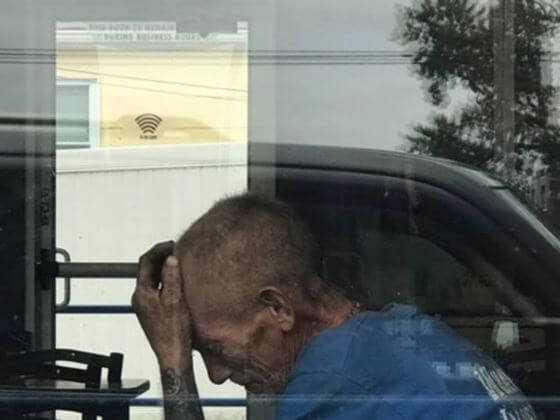 Kind Woman Takes Pic Of Man Crying In Burger King… Then Uses It To Change His Life
