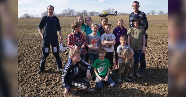 Police Officers Thought These Kids Were Just Playing — But Suddenly They Realized It Was A Secret Sign