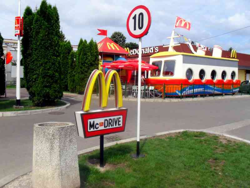 Apparently There Are ‘Gold Cards’ That Will Get You Free McDonald’s For Life
