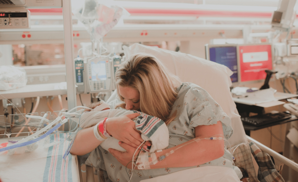 Birth Photographer Captures Amazing Moment ‘Miracle Baby’ Is Born