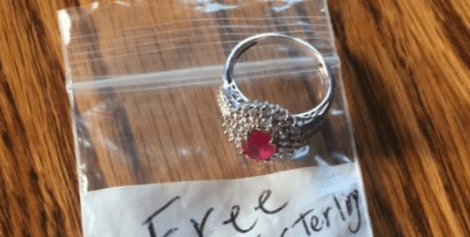 Mom Spots ‘Free’ Ring on Windshield — Soon Realizes It’s All A Sick Trick