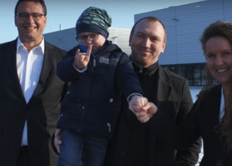 Coworkers Donate 3300 Hours To Widowed Man So He Can Care For Son With Leukemia