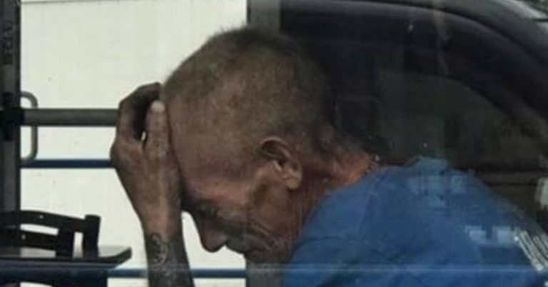 Kind Woman Takes Pic Of Man Crying In Burger King… Then Uses It To Change His Life