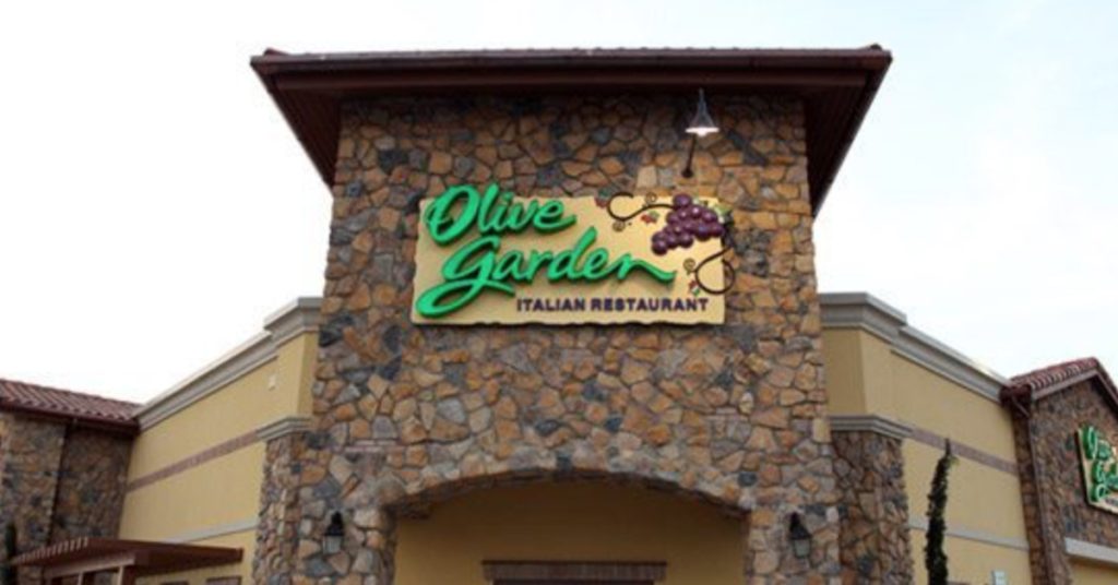 Mom Is Struggling To Feed Fussy Baby At Olive Garden Then Waiter Offers To Feed The Baby