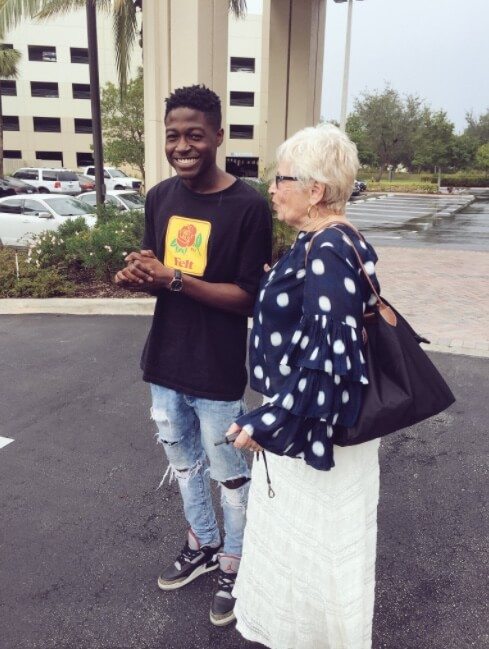 22-Yr-Old & 81-Yr-Old Meet Online, Spark Up Unexpected Relationship