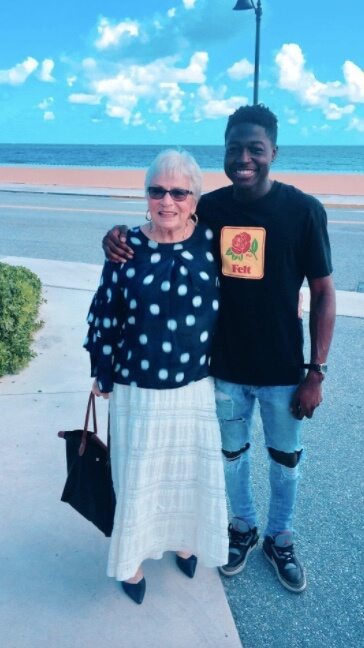 22-Yr-Old & 81-Yr-Old Meet Online, Spark Up Unexpected Relationship