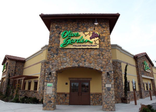 Mom Is Struggling To Feed Fussy Baby At Olive Garden Then Waiter Offers To Feed The Baby