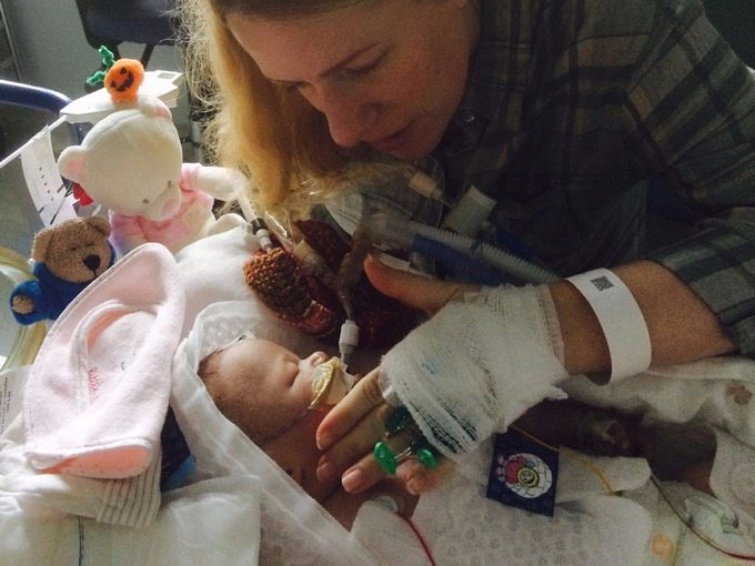 Baby Doesn’t Breathe For 22 Minutes After Birth, Then Doctors Pull Off A Miracle