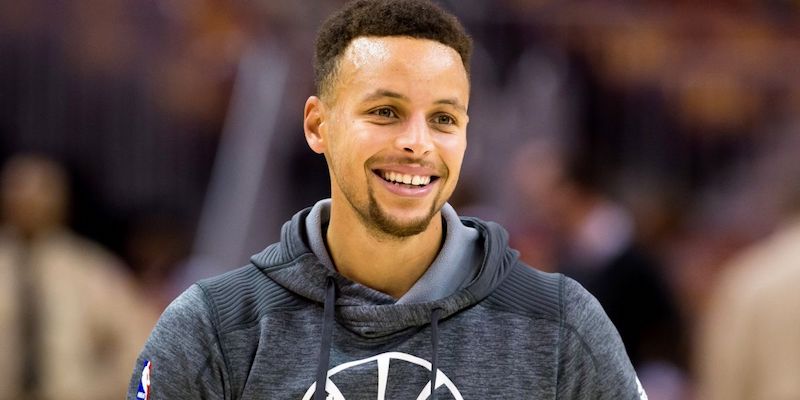 Steph Curry Prays With Opponent’s 9-Year-Old Nephew Whose Father Was Killed