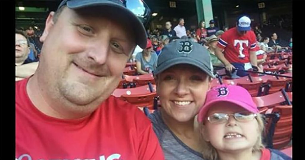 Father carrying daughter with brain tumor gets screamed at by stranger – when he explains she is sick, man starts crying
