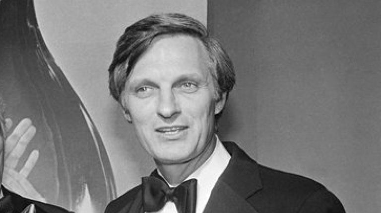 A Dream Made Alan Alda Suspect He Had Parkinson’s Disease