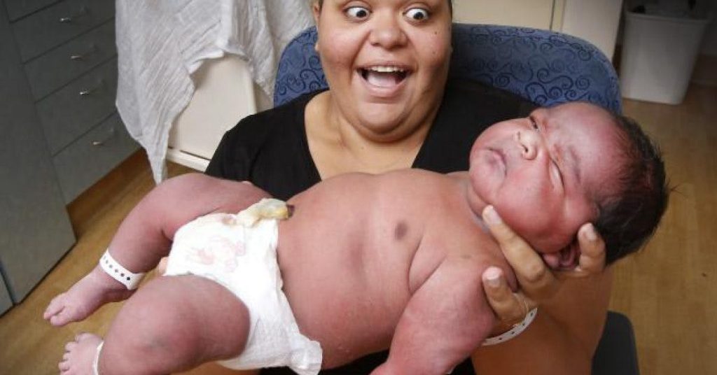Woman Gives Birth to the Largest Baby Ever Born