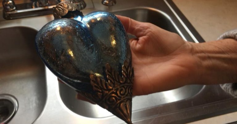 Woman Buys Blue Ornament at Discount Store for $2 – Finds Human Ashes Inside