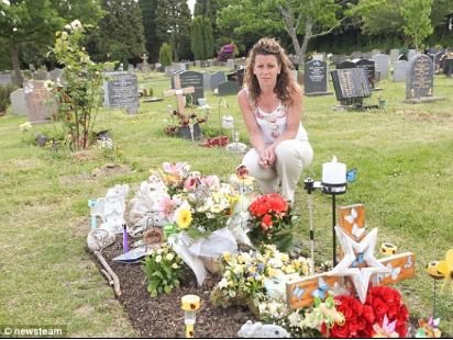 Heartbroken Mom Devastated That Her 4-year-old’s Headstone Has Been Removed After Just One Complaint