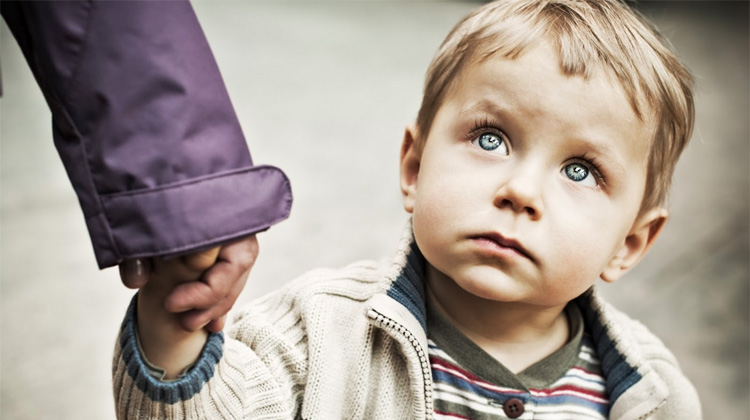 3 Strangers Stare at Her 2-Year-Old In Grocery Store, Then one says, “Say Bye to Mommy.”