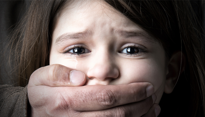 3 Strangers Stare at Her 2-Year-Old In Grocery Store, Then one says, “Say Bye to Mommy.”