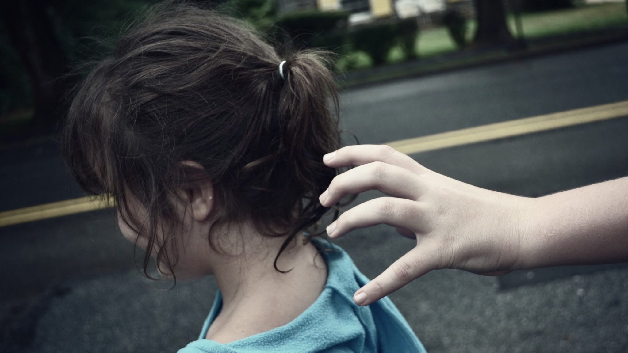 3 Strangers Stare at Her 2-Year-Old In Grocery Store, Then one says, “Say Bye to Mommy.”