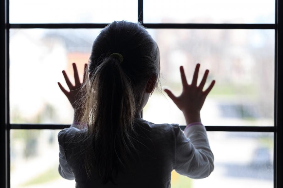 3 Strangers Stare at Her 2-Year-Old In Grocery Store, Then one says, “Say Bye to Mommy.”