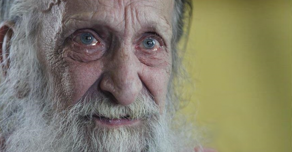 Woman asked for advice on how to deal with grief, old man’s incredible reply captivates everyone