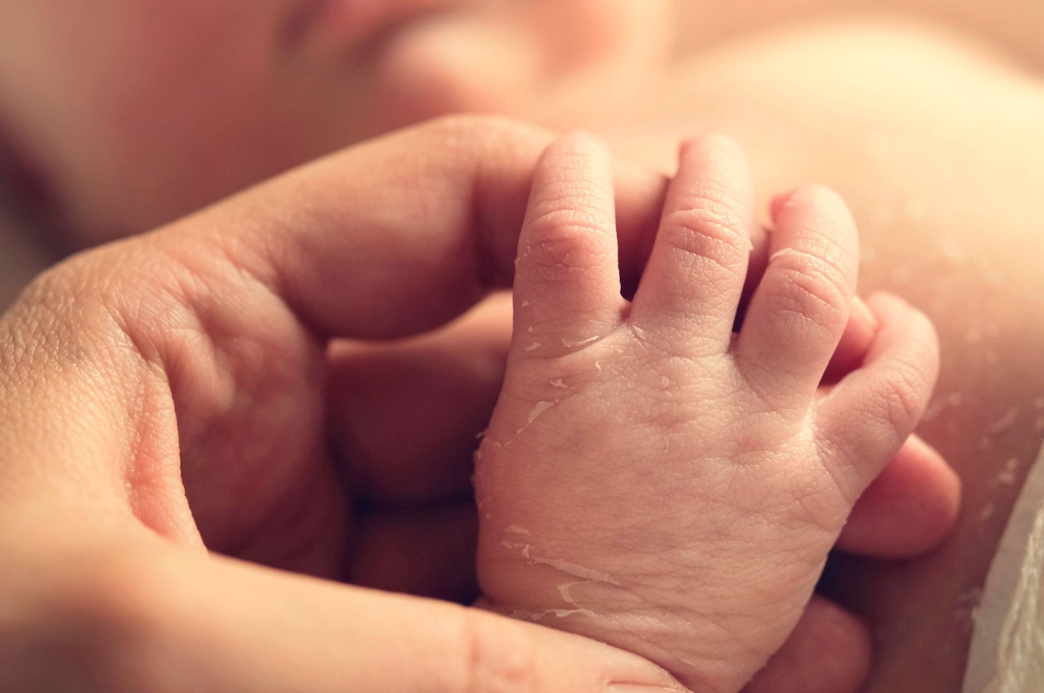 Newborn Baby Stuns Nurse When She Starts ‘Walking’ Moments After Birth