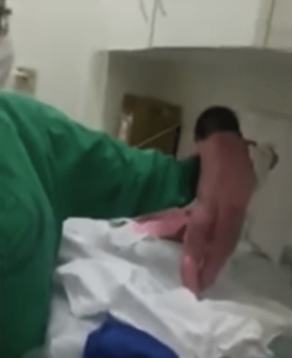 Newborn Baby Stuns Nurse When She Starts ‘Walking’ Moments After Birth